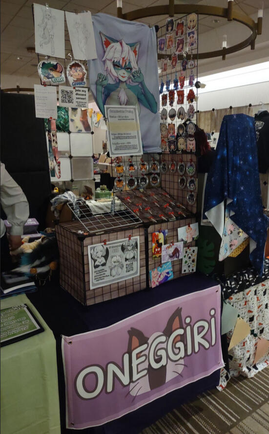 half convention table from furlandia DD 2023